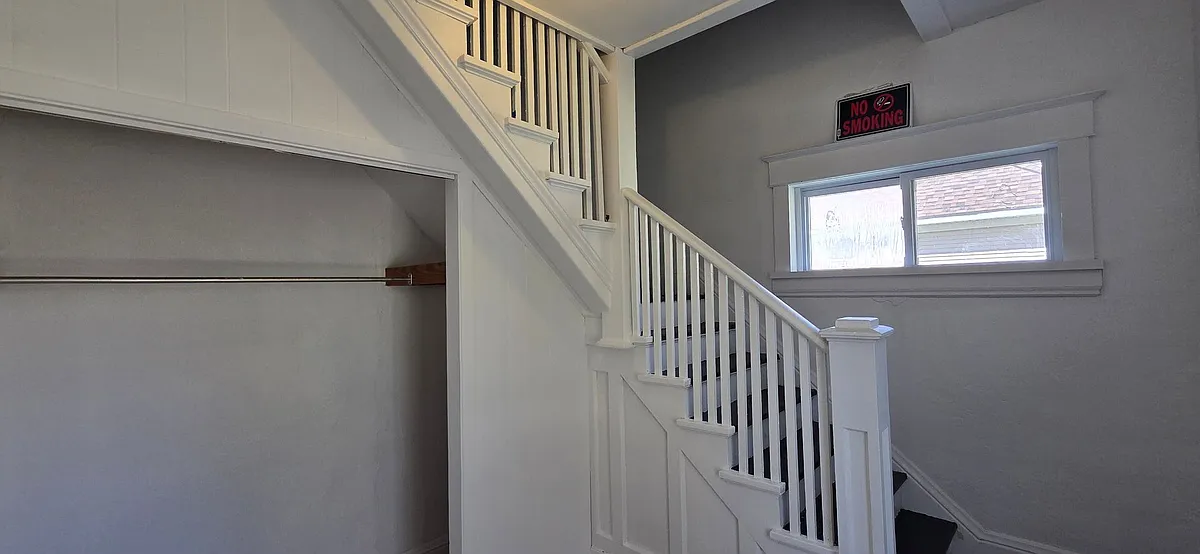 Building Photo - 430 E Bremer St #2