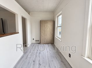 103 John St S, Hamilton, ON L8N 2C2