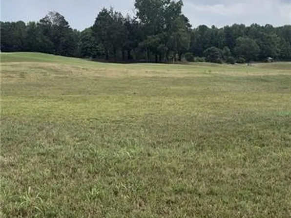 31 Adams Dr #1, Commerce, GA 30530