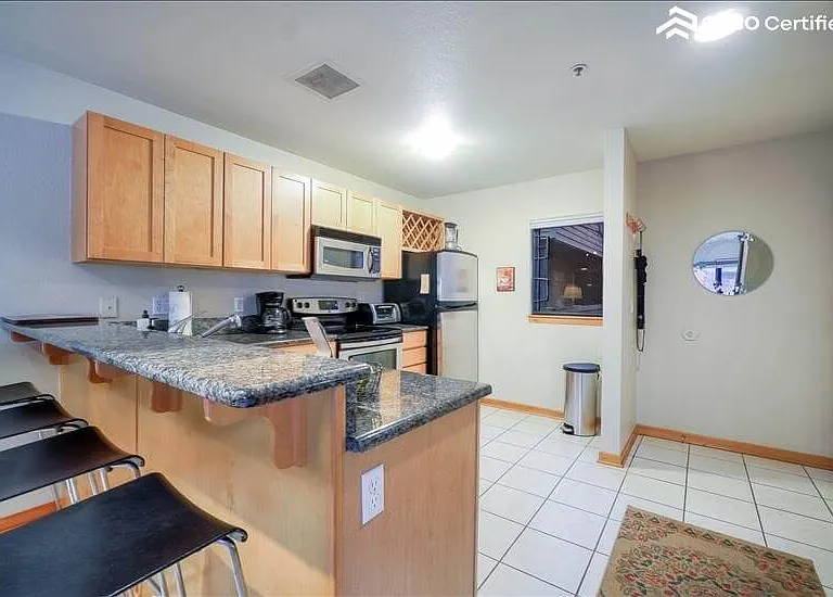 810 NW Naito Pkwy #F00 — Photo 5