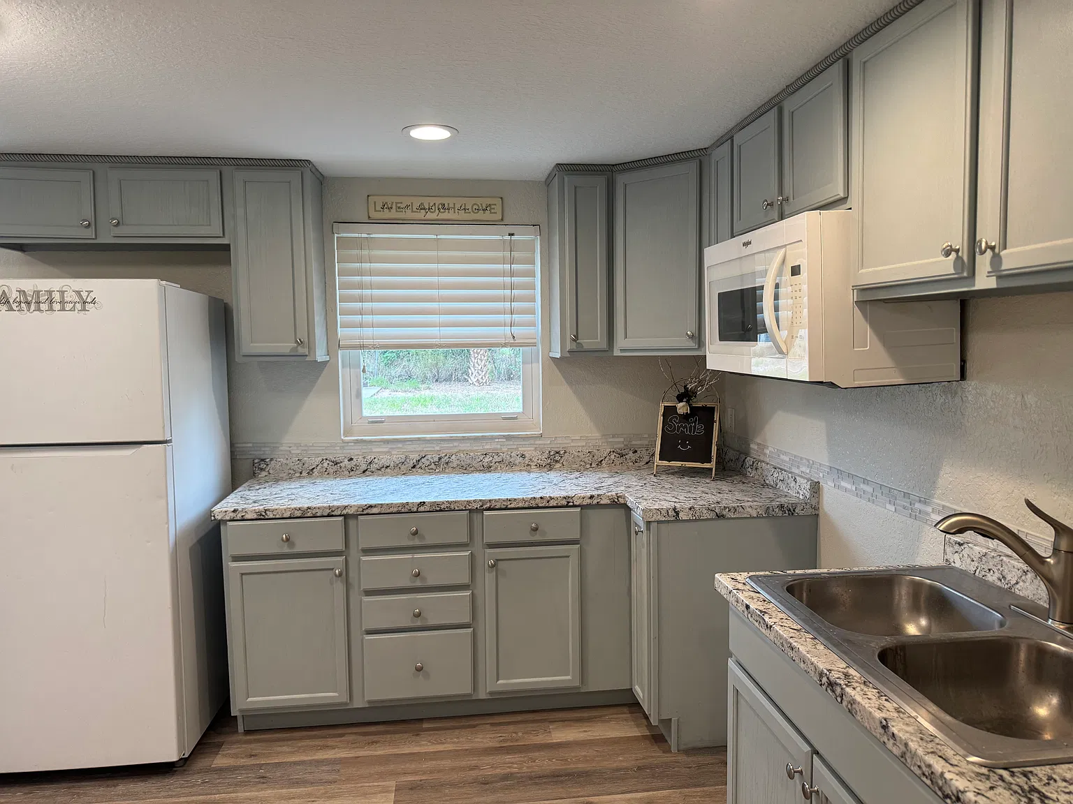 4 bed, 1900 sqft, $1,700 — Photo 2