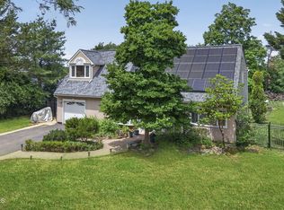 6 Hillcrest Rd, Manalapan, NJ 07726