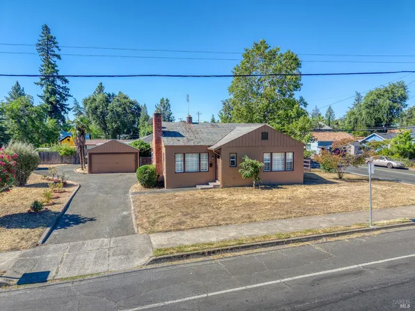 295 Clearlake Avenue, Lakeport, CA 95453