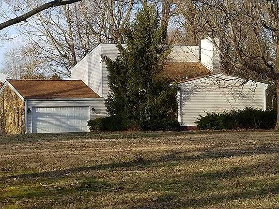 2nd image of 4801 Fox Chase Dr