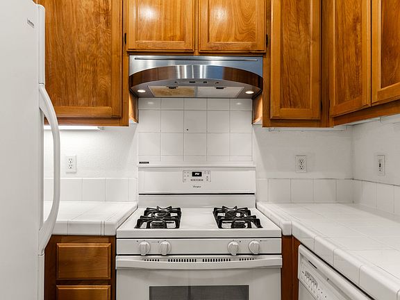 5th image of 1589 Chandler St #117
