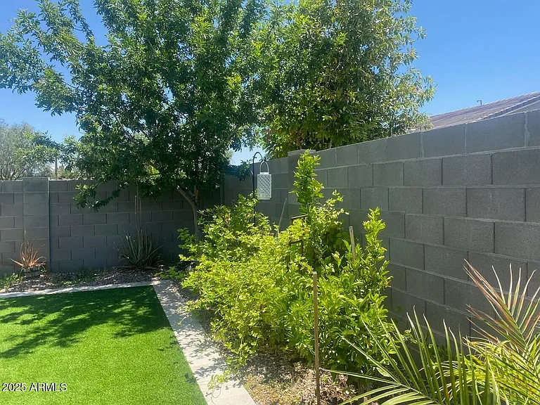 1381 E Scorpio Pl — Photo 16