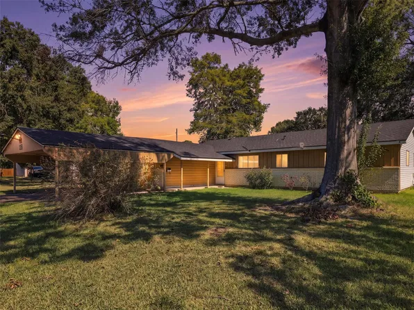 135 Ferndale Ln, Beaumont, TX 77707