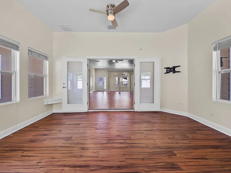 10538 Palmetto Blvd — Photo 29