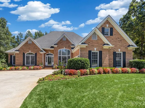 2627 Albatross Ln, Matthews, NC 28104