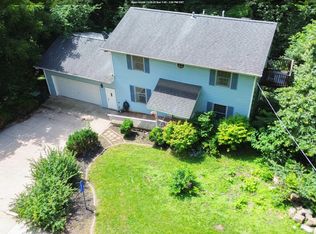 10591 Rolling Hills Dr, Burlington, IA 52601