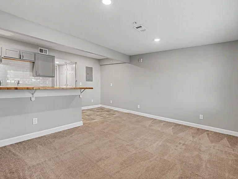 Beverly Place Apartments — Photo 6