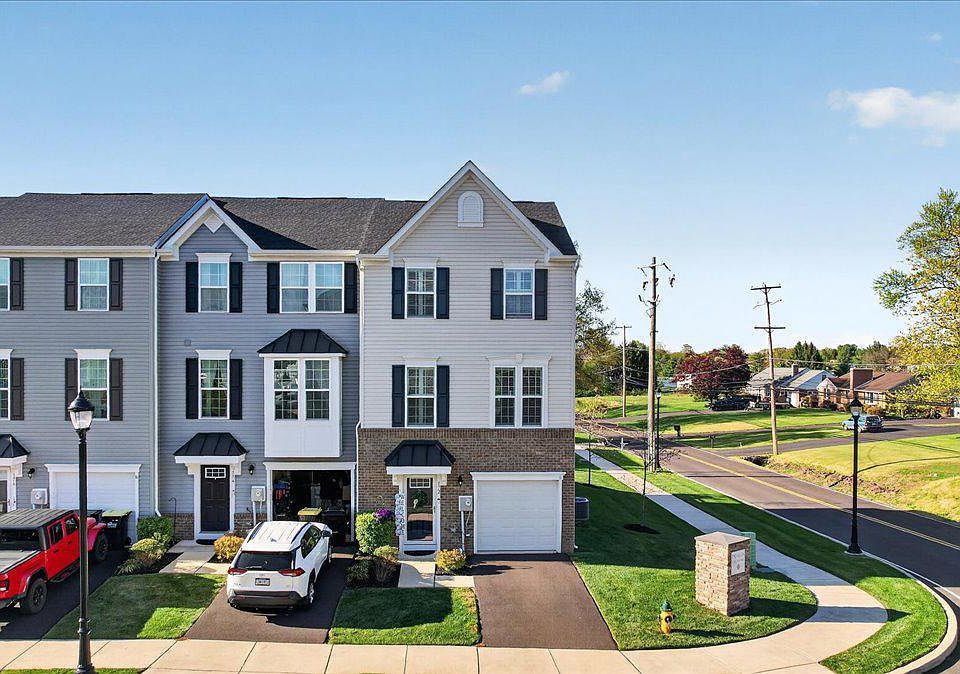 1st image of 172 Station Dr