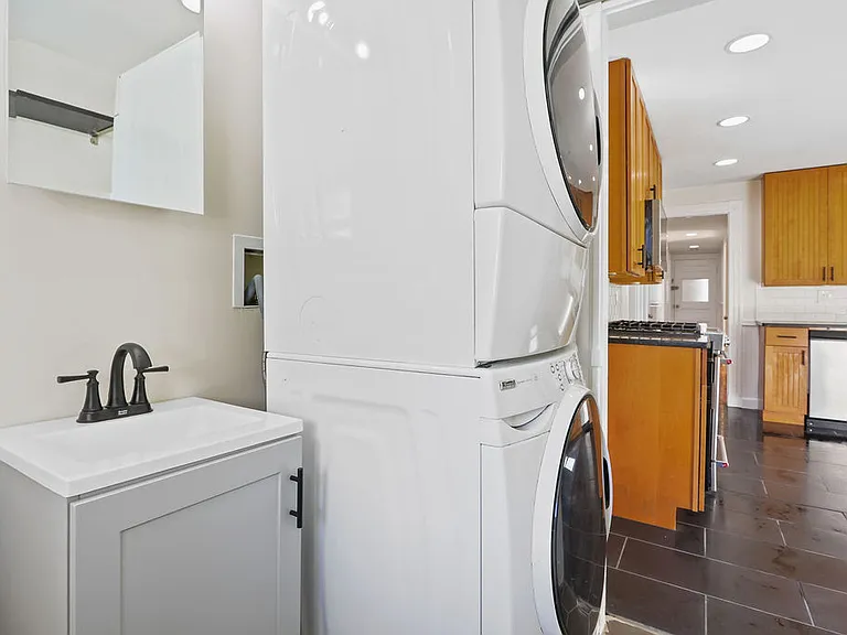 30 Tuttle St #2 — Photo 12
