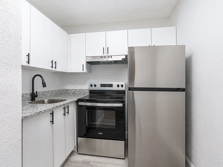 Kitchen 3 (Web Quality) - Vista Shores
