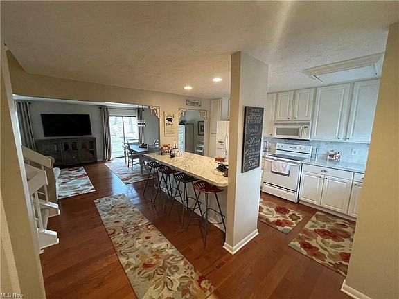 4th image of 9353 Sherman Ln #320