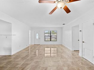560 NE 157th Ter #560, Miami, FL 33162