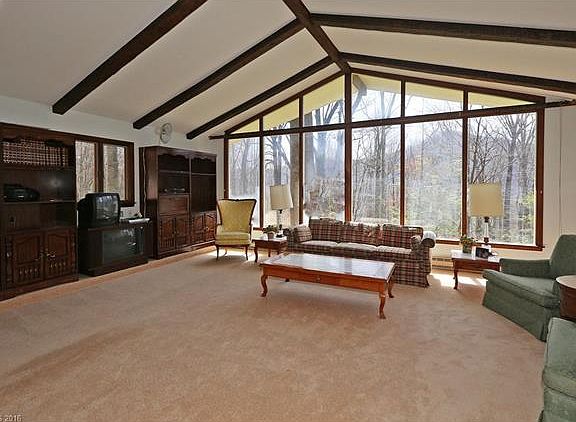 3rd image of 198 Red Oak Dr