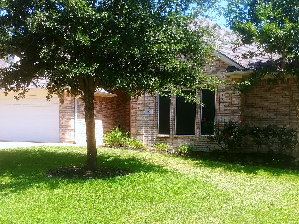 1802 White Stone Dr