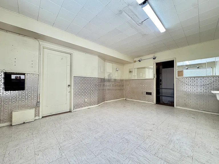 2422 Balboa St — Photo 12