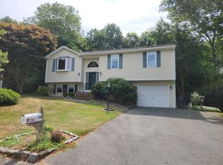 31 Schooner Dr, Dartmouth, MA 02748