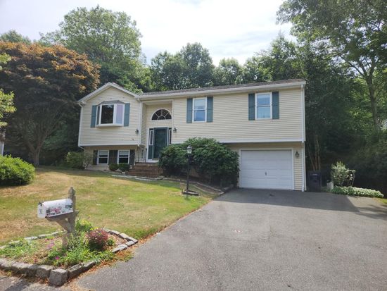 31 Schooner Drive, Dartmouth, MA 02748
