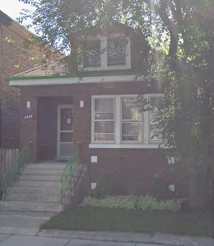 6832 S Maplewood Ave photo 1