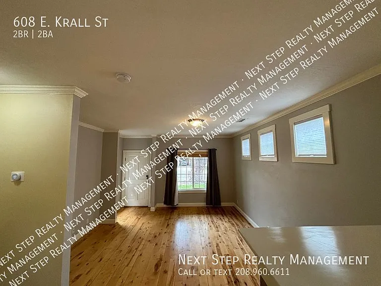 608 E Krall St — Photo 3