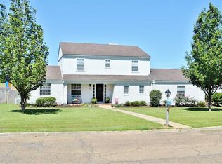 400 Oakbrook Cir, McComb, MS 39648