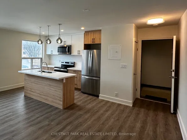 6 Wingreen Ct #4, Toronto, ON M3B 1B9