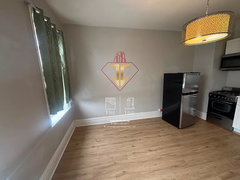 58-60 Van Reypen St #402A — Photo 3