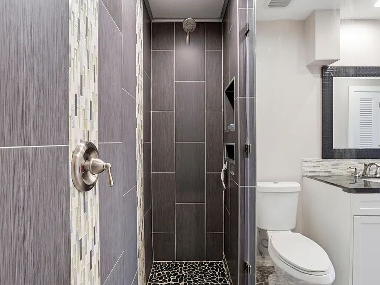 721 SE 1st Way #C11 — Photo 26