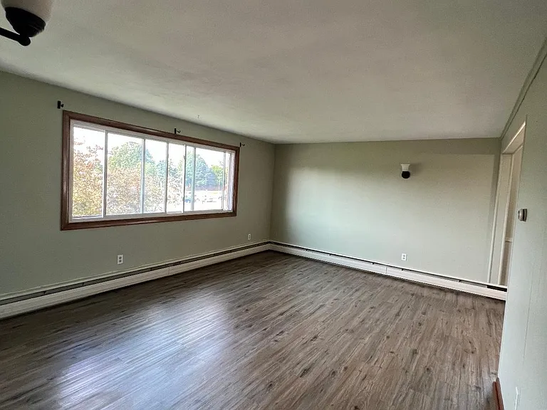 1015 Wehrle Dr #UP — Photo 2