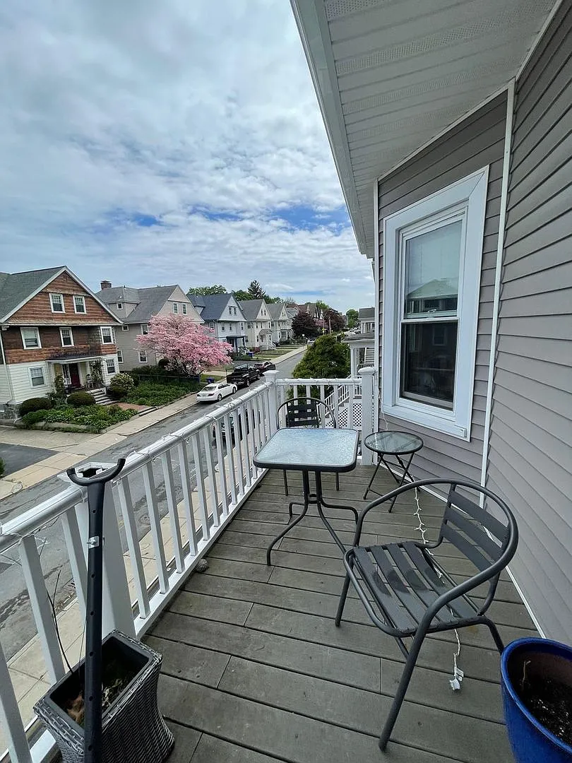 No Fee ~ Huge Brighton Center 3 Bedroom Available 9/1 ~ Parking Available — Photo 4