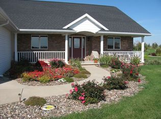 8037 Cavendish Rd, Neenah, WI 54956