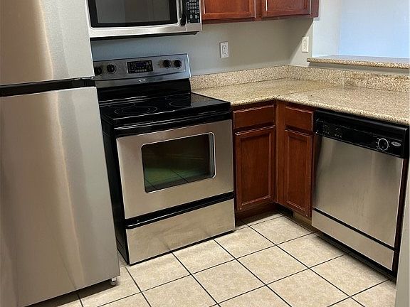 2nd image of 3218 Veterans Memorial Pkwy #3301