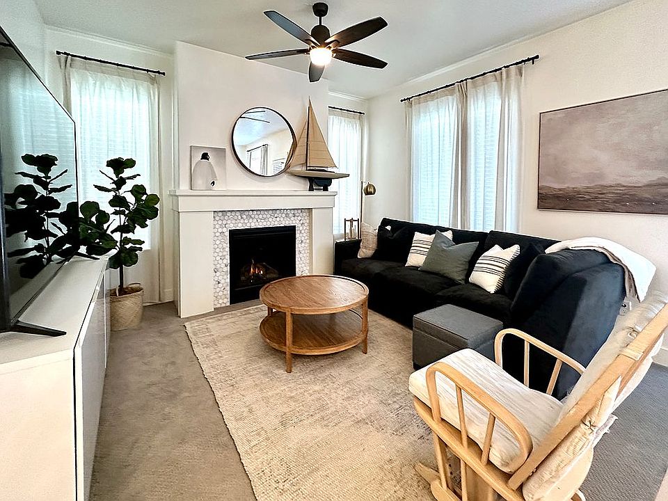 Main Level - Living Room