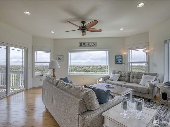 4th image of 769 S Sand Dune Avenue SW