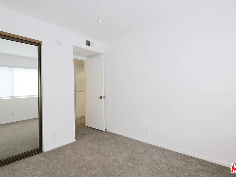 21821 Burbank Blvd #151 — Photo 20