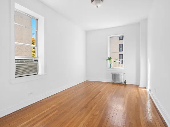 811 Walton Avenue image 5 of 7