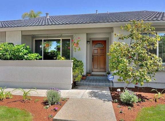 2nd image of 4576 Calle De Farrar
