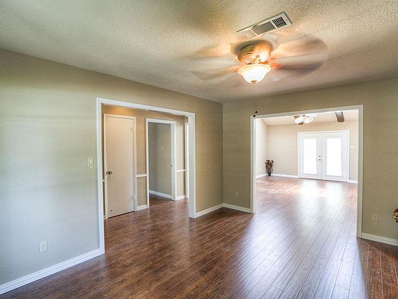 5th image of 3322 Churchill St