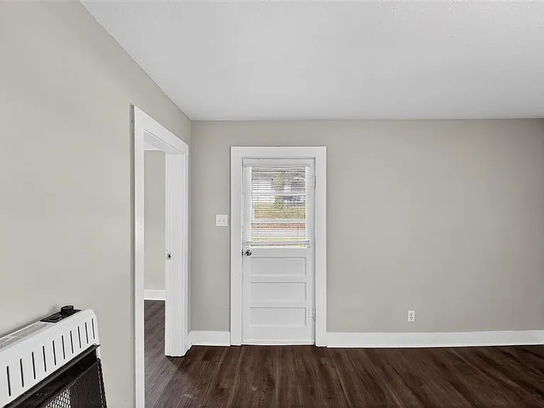 225 Sunset Ave — Photo 2