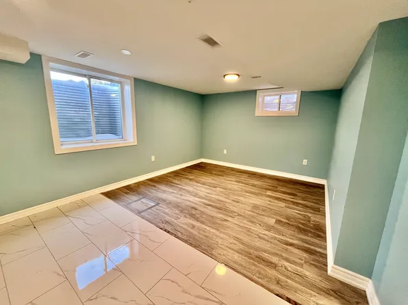 593 Ridgeway Ave #2, Oshawa, ON L1J 2W3