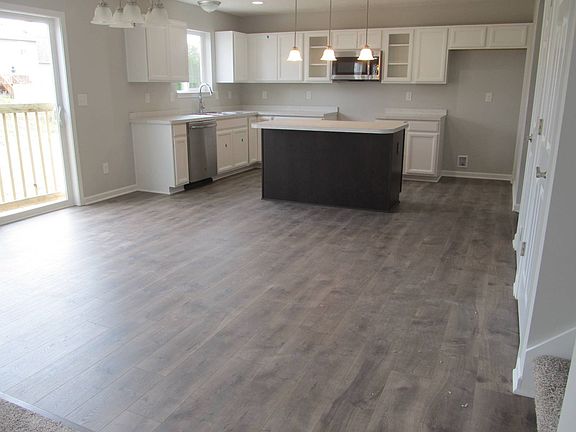 5th image of 11318 Sand Hill Dr