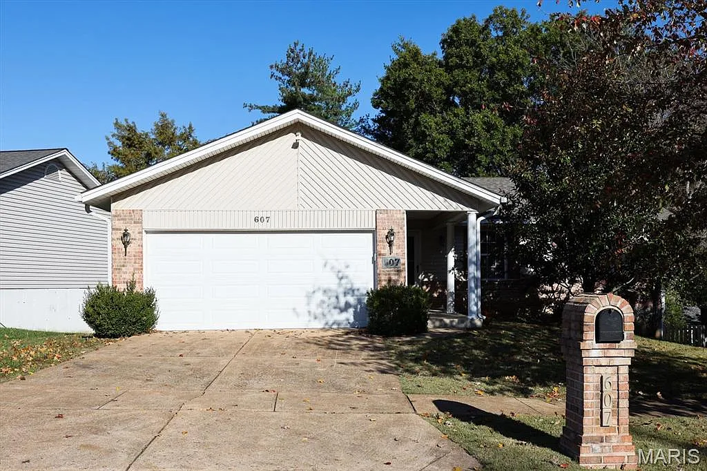 607 Rustic Valley Dr photo 1