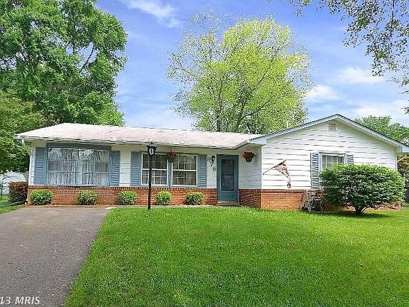 2nd image of 978 Summer Hill Dr