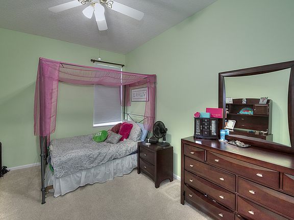 3rd image of 428 Huckleberry Trl