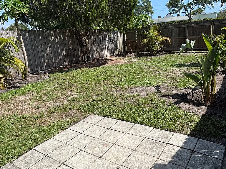 1618 Adams Cir S — Photo 11