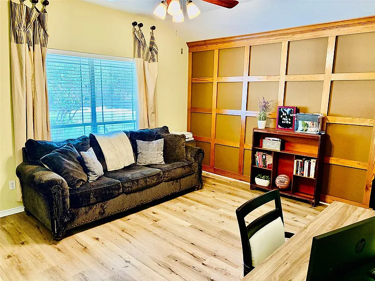 18720 Royal Pointe Dr — Photo 17