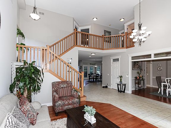 4th image of 661 Waters Edge Dr